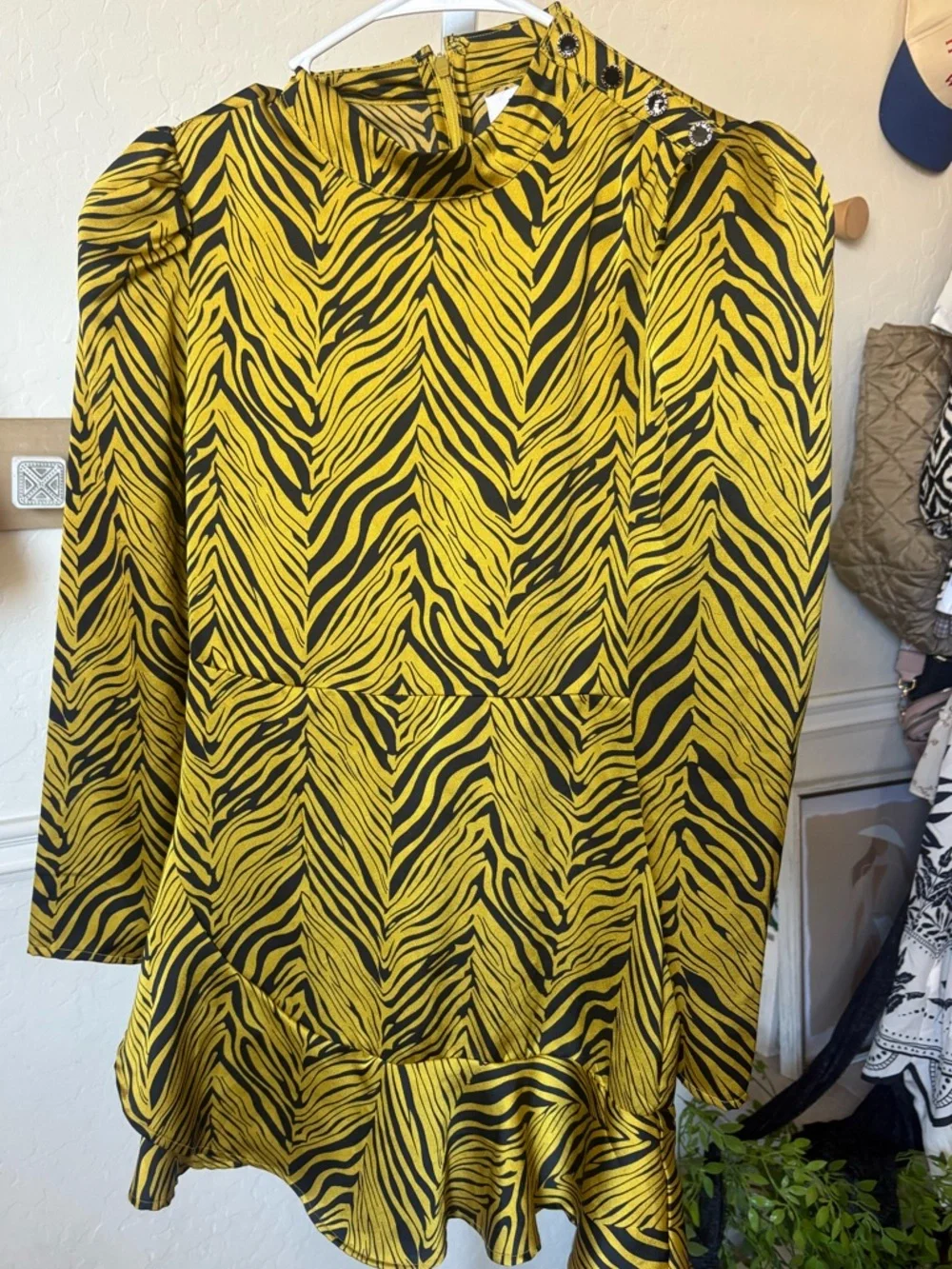 $349 Rahi Women's Yellow Black Puff-Sleeve Mock-Neck Ruffled Tiger Mini Dress M - Picture 3 of 10